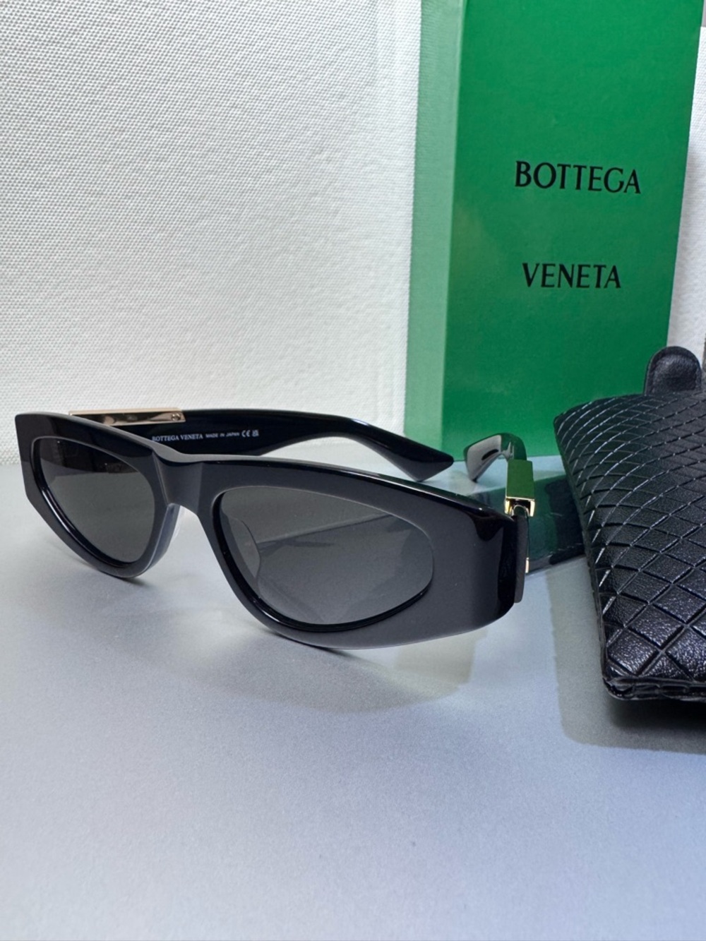 Bottega Veneta Black Cat-Eye Sunglasses with Gold Accents Unisex Men Women